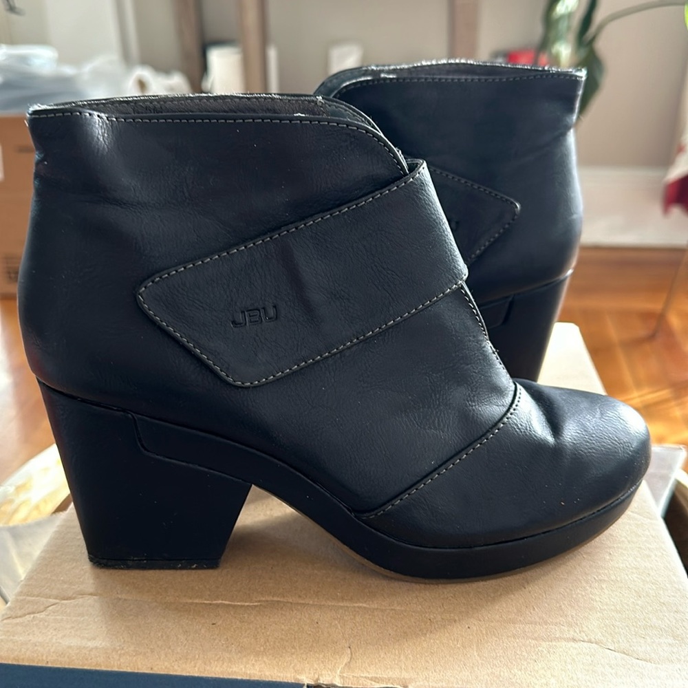 JBU by Jambu Black Ankle Bootie. Size 6.5M